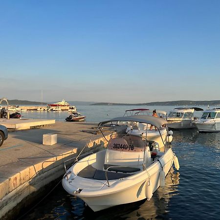 Amaizing Apartment Near Airport Каштель-Штафилич Экстерьер фото