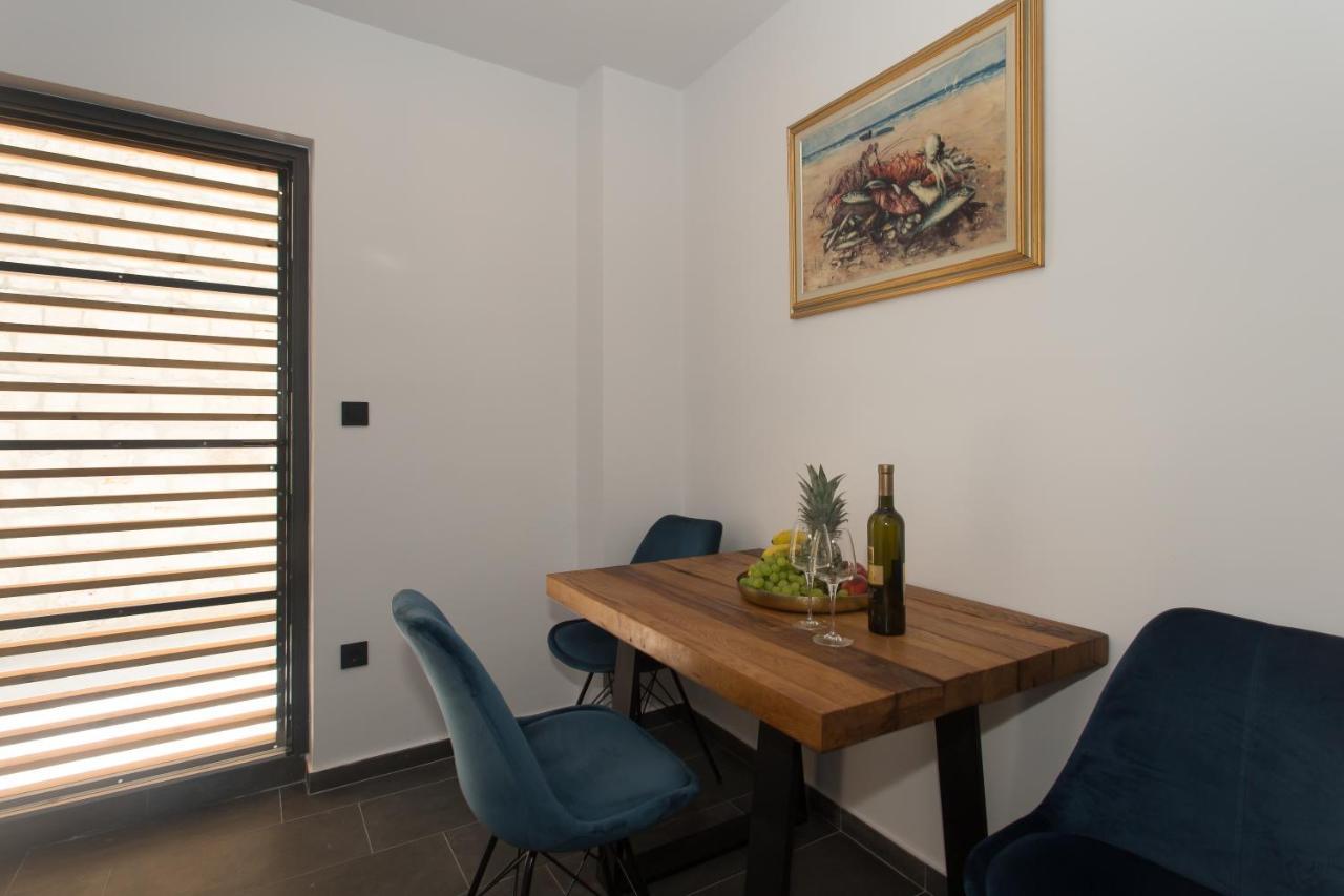 Amaizing Apartment Near Airport Каштель-Штафилич Экстерьер фото