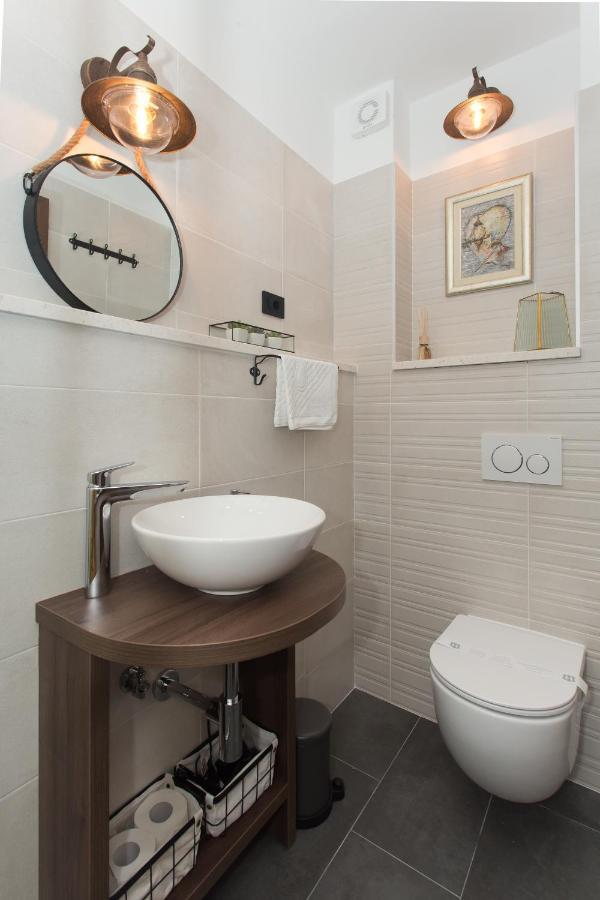 Amaizing Apartment Near Airport Каштель-Штафилич Экстерьер фото
