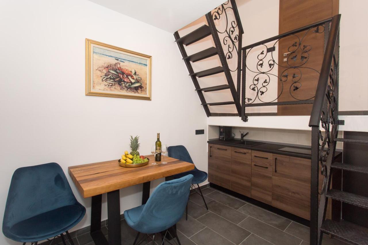 Amaizing Apartment Near Airport Каштель-Штафилич Экстерьер фото