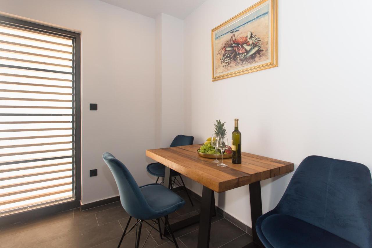 Amaizing Apartment Near Airport Каштель-Штафилич Экстерьер фото