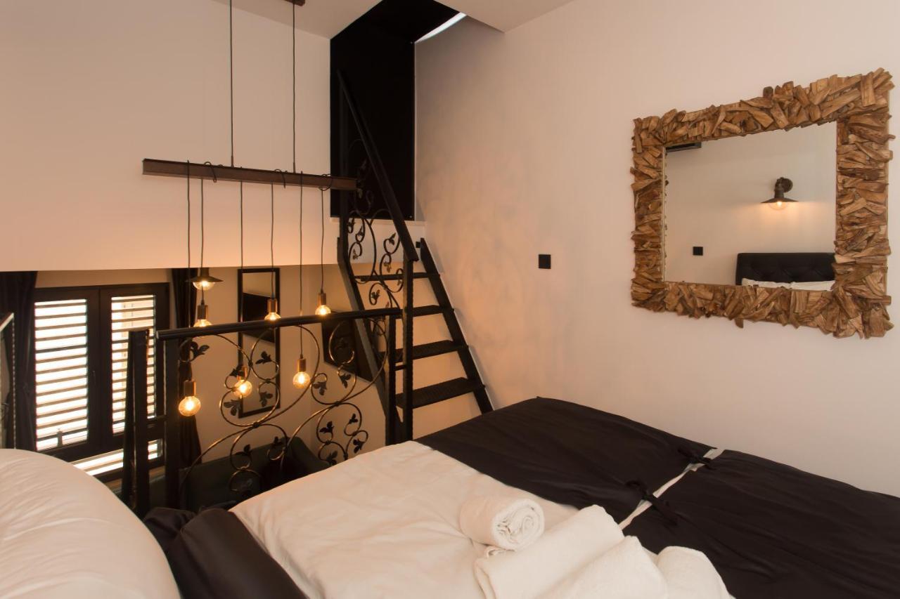 Amaizing Apartment Near Airport Каштель-Штафилич Экстерьер фото