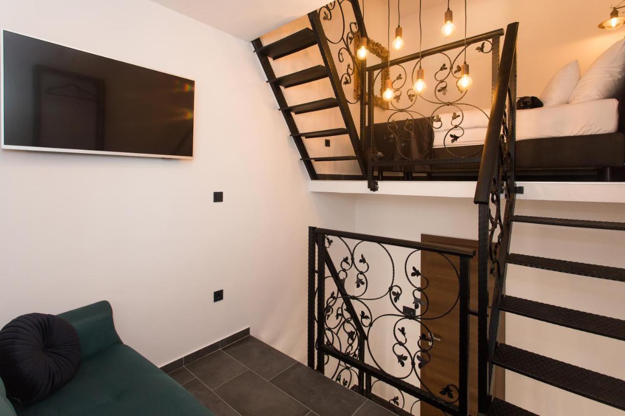 Amaizing Apartment Near Airport Каштель-Штафилич Экстерьер фото