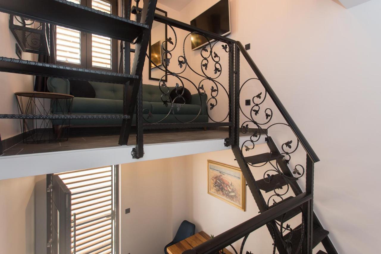 Amaizing Apartment Near Airport Каштель-Штафилич Экстерьер фото
